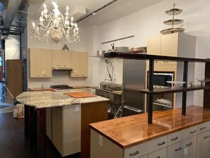 Private kitchen - Rustico Loft, Reuse, Repurposed & Recycle (Pittsburgh)