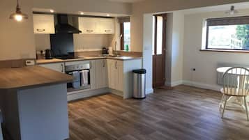 Maison | Cuisine privée | Réfrigérateur, micro-ondes, four, plaque de cuisson