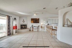 Smart TV, fireplace