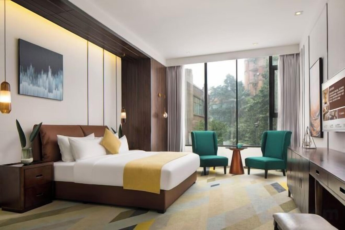 Elegant Queen Room
