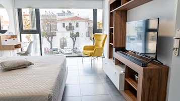 Apartment | Private kitchen | Fridge, microwave, oven, stovetop