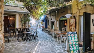 Apartment | Outdoor dining