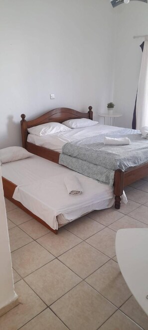 Fer et planche à repasser, Wi-Fi gratuit, draps fournis