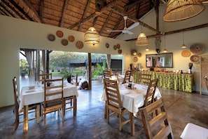 Restaurant - The Nkhosi Livingstone Lodge and Spa (Livingstone)
