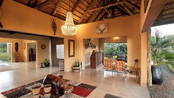 Sala de estar en el lobby