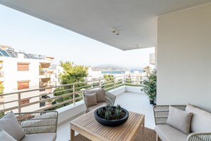 Exterior - 2BD Boho Sea View Apartment by The Olon (Vari-Voula-Vouliagmeni)