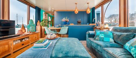 Cabin | Living area