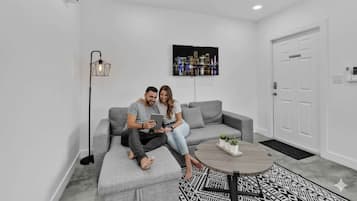 TV, Netflix, Hulu, streaming services