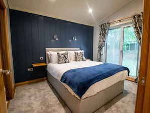 2 Schlafzimmer, individuell dekoriert, individuell eingerichtet
