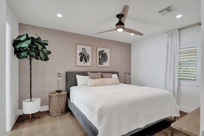 7 habitaciones, tabla de planchar con plancha, cuna de viaje y wifi