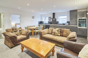 Standard Apartment (Jackson Court Apartment 3) | Lobby - Jackson Court Apartment (Uxbridge)