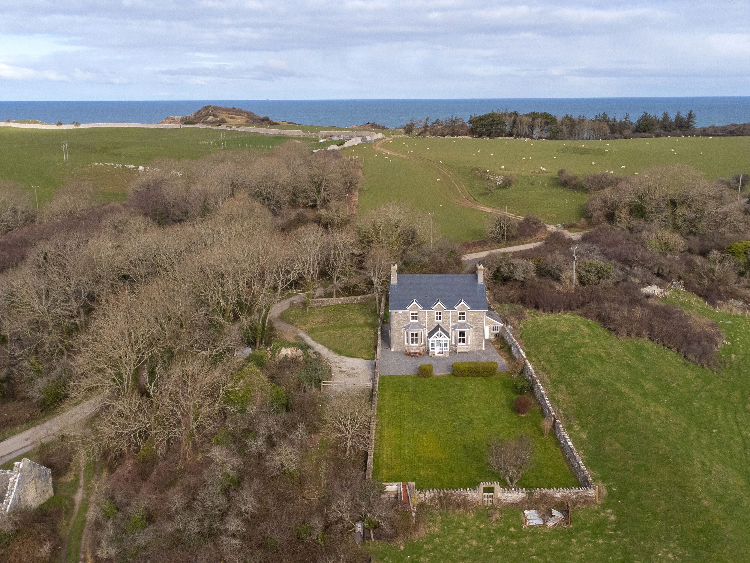 كوخ | المنشأة من الخارج