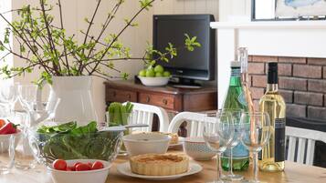 Cottage | Dining