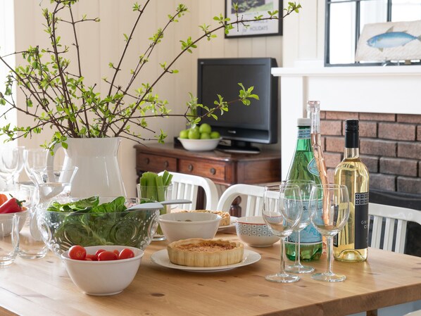 Cottage | Dining