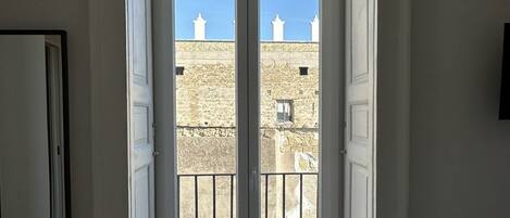 1 多间卧室、办公桌、旅行婴儿床、免费 WiFi