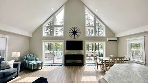 New Build 2023 Waterfront Home near Acadia with Hot Tub
