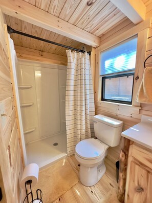 Een douche, handdoeken