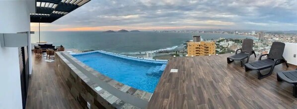 室外泳池