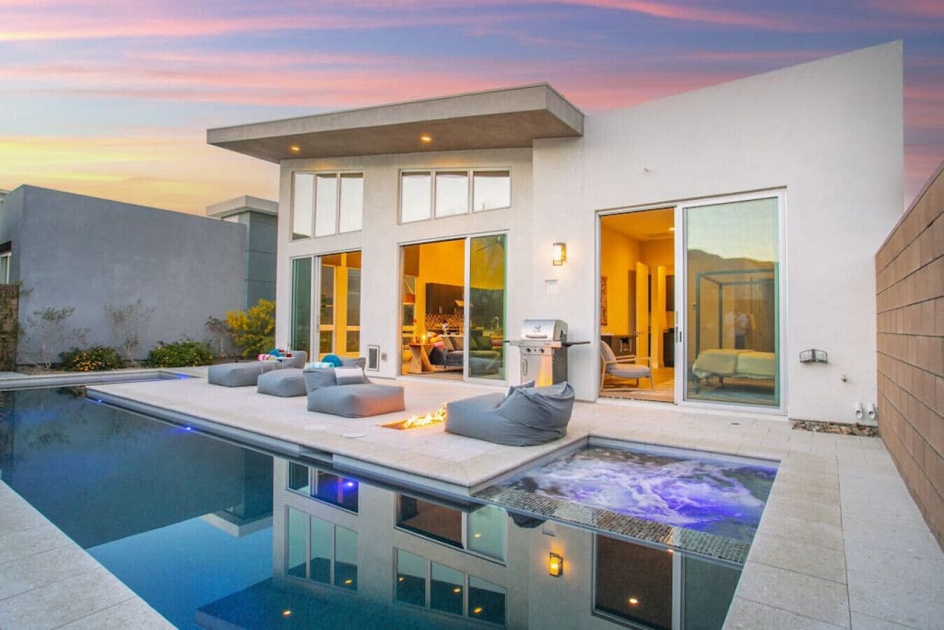 Luxurious Escena 2 Bed Home w/Sleek Pool & Spa