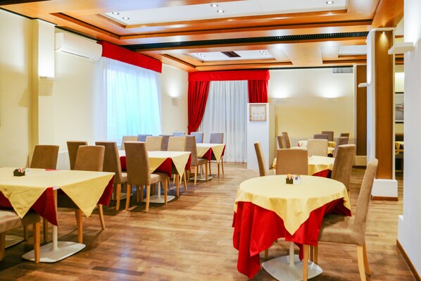 Free daily buffet breakfast  - Hotel Autoespresso Venice (Mestre)