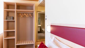 Deluxe Double Room, 1 Double Bed | Memory foam beds, desk, soundproofing, iron/ironing board