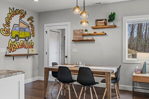 Dining - 15 Mins to AVL|HotTub|Views|Fire Pit|BBQ (Swannanoa)