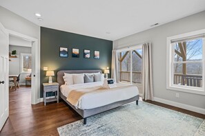 3 bedrooms, desk, iron/ironing board, travel crib