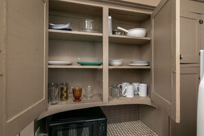 Interior - Upper 2 Bedroom Loft Apartment (Memphis)