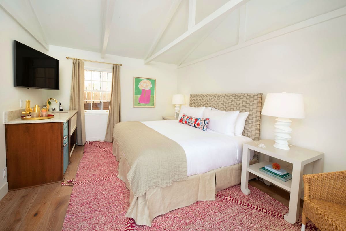 Deluxe Room | Frette Italian sheets, premium bedding, pillowtop beds, minibar