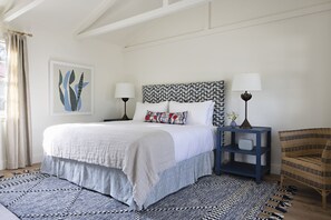 Frette Italian sheets, premium bedding, pillow-top beds, minibar - Farmhouse Paso (Paso Robles)