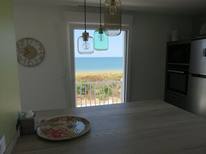 Kylskåp, mikrovågsugn, ugn och spishäll