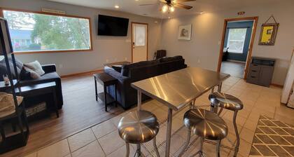 Tybee Pink House (Military & Veteran Discount)