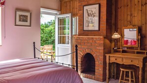 Unclassified image, 3 of 17, button - 5 bedroom accommodation in St Mary&rsquo;s Bay, near Romney Marsh (St Mary&rsquo;s Bay, near Romney Marsh)