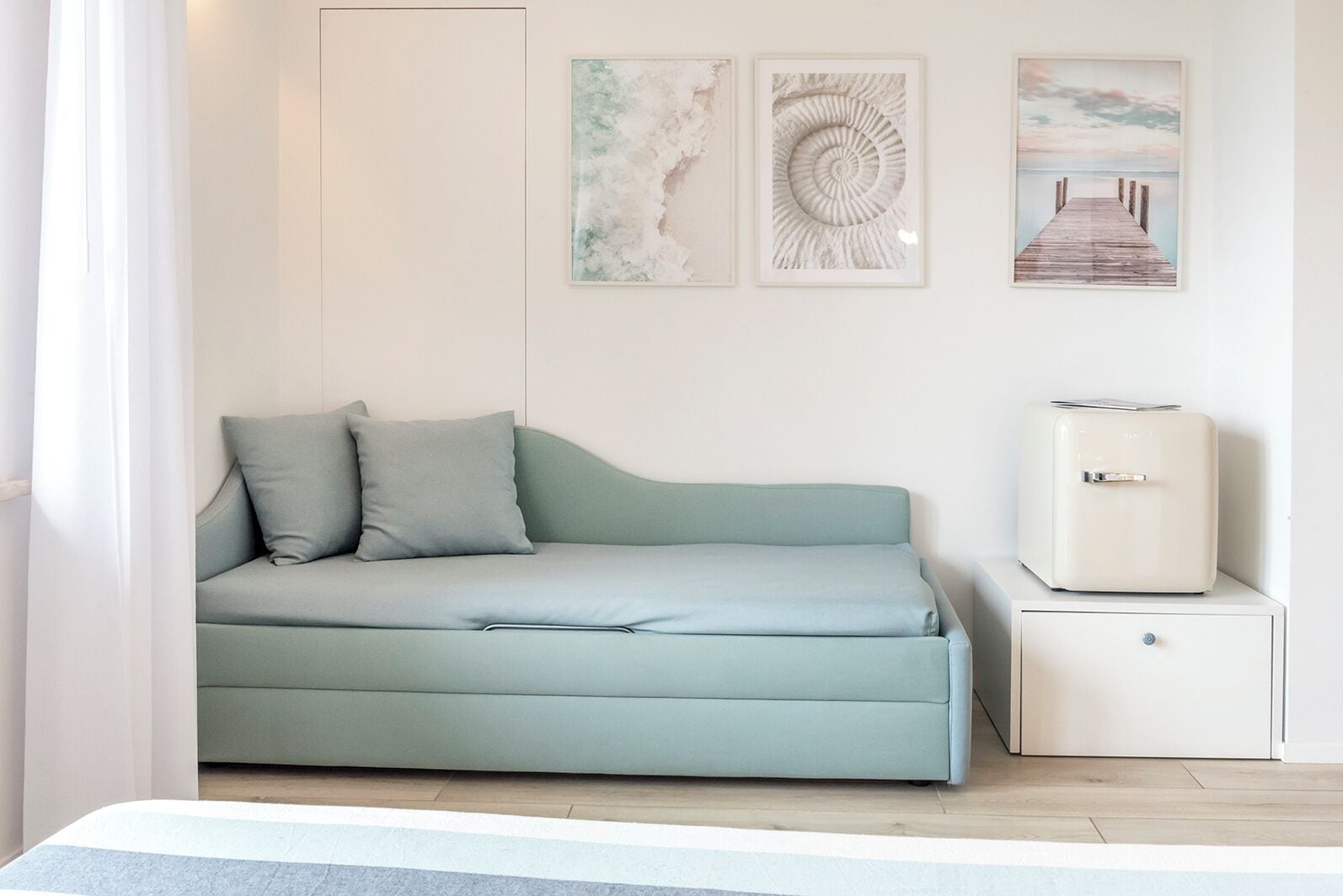 Camera Deluxe con letto matrimoniale o 2 letti singoli, animali ammessi, vista collina | Minibar con snack e bevande gratuite, una cassaforte in camera