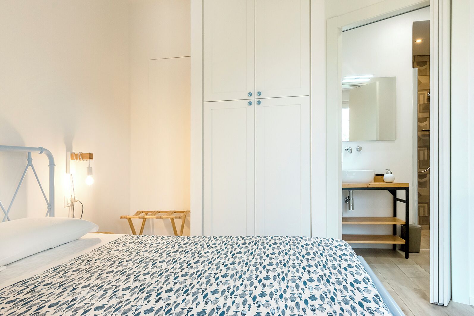 Artículos del minibar gratis y caja de seguridad en la habitación 