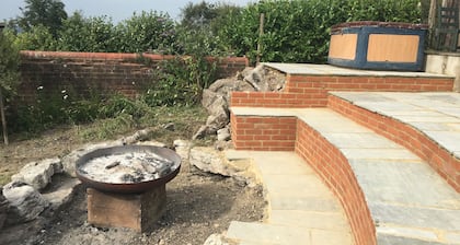 Farmhouse on The South Downs Way with hot tub, between Petworth and Goodwood