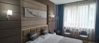 Shehong Hexie Business Hotel