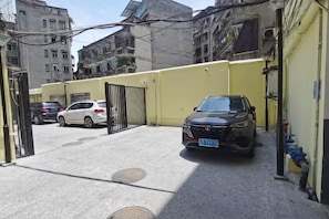 Free self-parking - Shehong Hexie Business Hotel (Shehong)