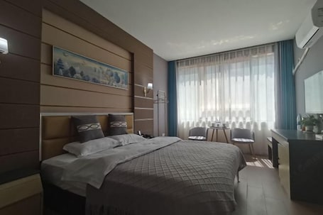 Room. Shehong Hexie Business Hotel
