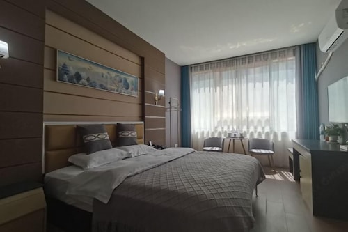 Shehong Hexie Business Hotel