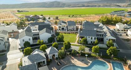 Private pool, beautiful entertaining area, games!