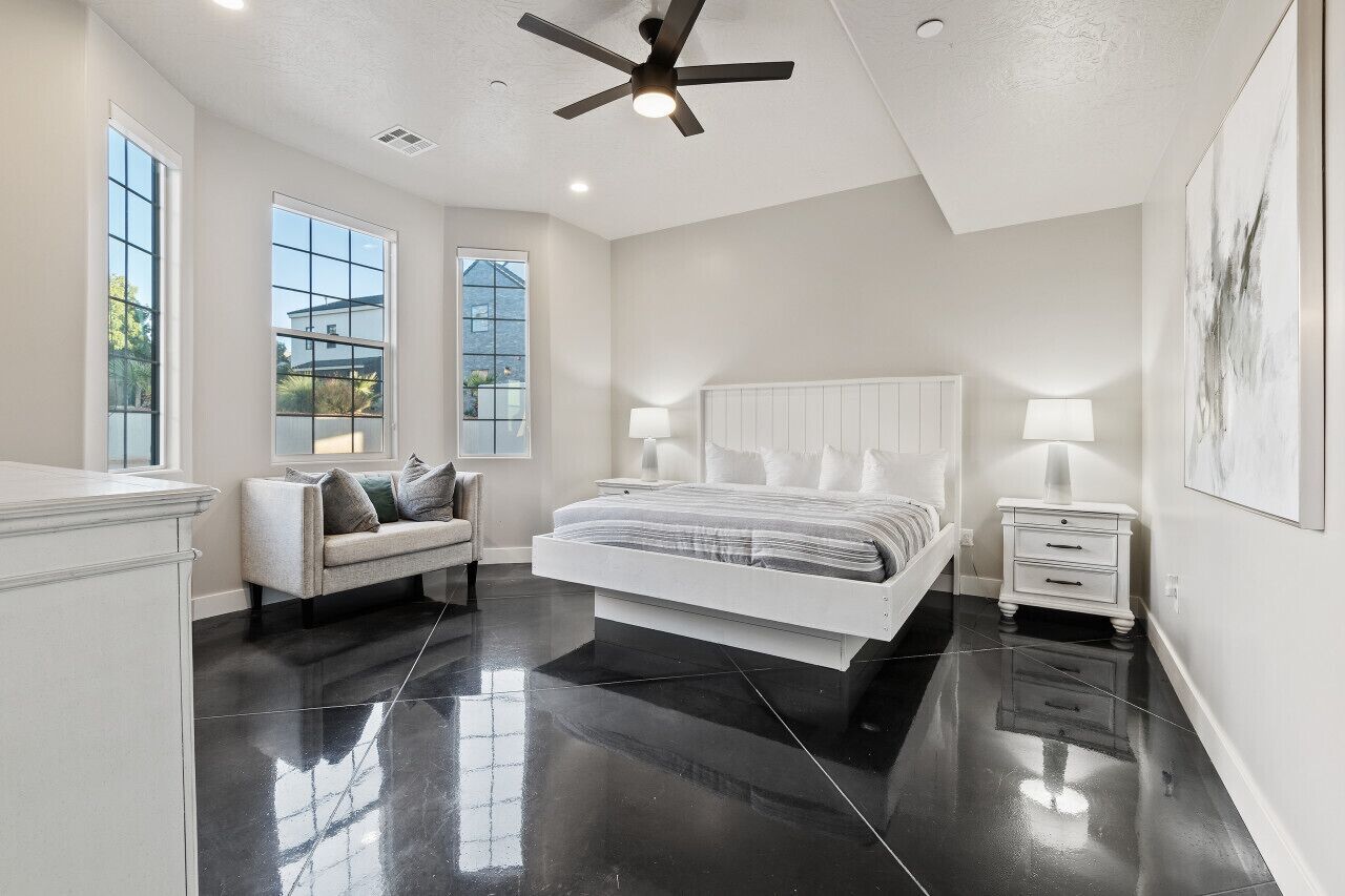 5 bedrooms, iron/ironing board, travel crib, free WiFi