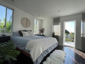 5 bedrooms, desk, iron/ironing board, WiFi