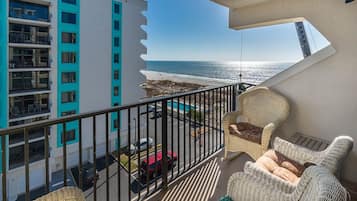 Condo, 2 Bedrooms | Property grounds