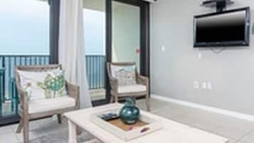 Condo, 1 Bedroom | Living area