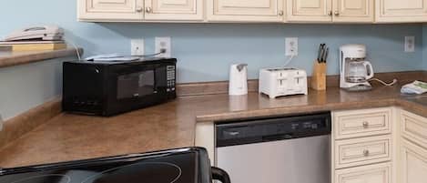 Condo, 1 Bedroom | Private kitchen | Fridge, oven, coffee/tea maker