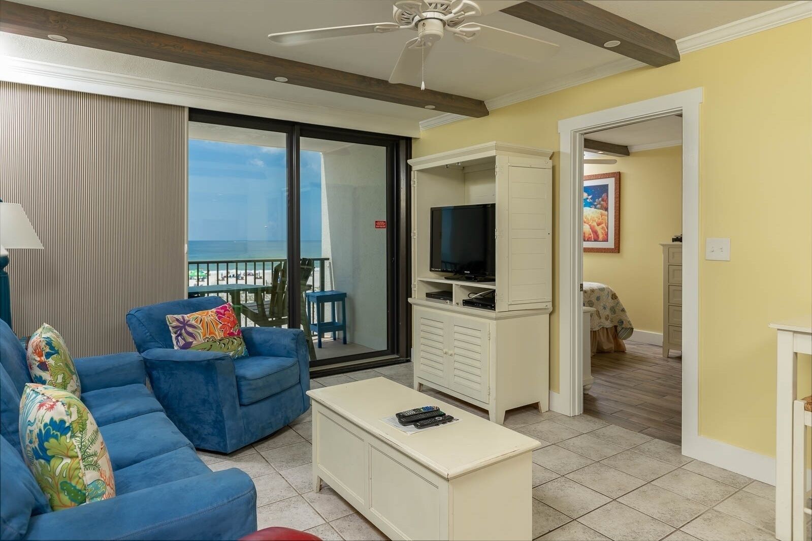 Condo, 2 Bedrooms | Living area