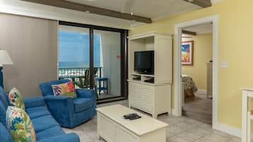 Condo, 2 Bedrooms | Living area