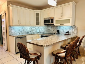 Elite-Apartment | Eigene Küche | Mikrowelle, Herdplatte, Kochgeschirr/Geschirr/Besteck