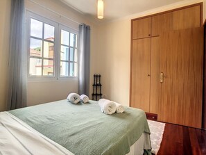 Apartamento | 2 quartos, escrivaninha
